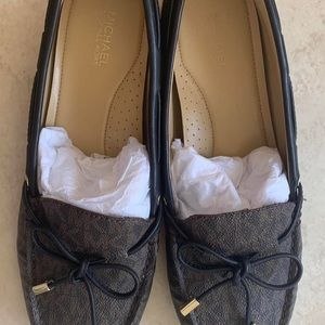 Micheal Kors Logo Loafers